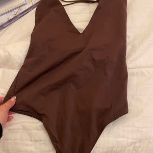 Aritzia contour brown plunge neckline with cross back worn 1x!